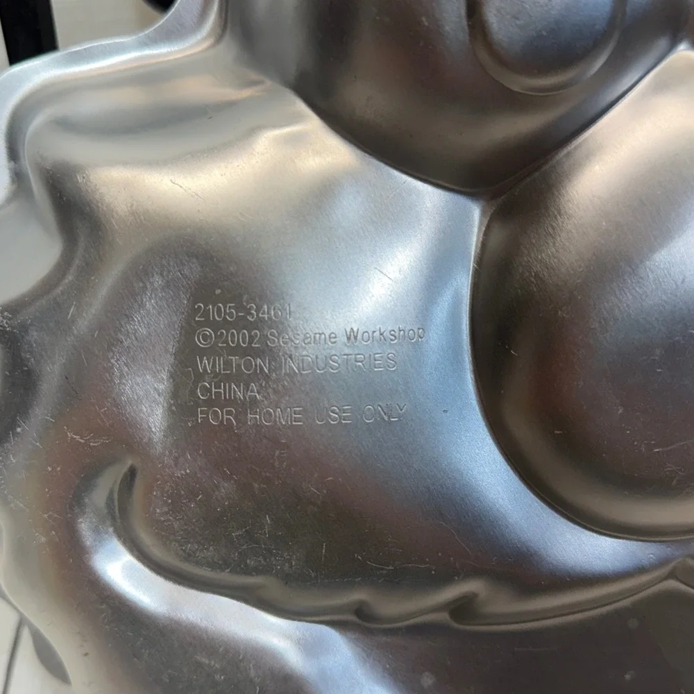 Wilton Cake Pan 12in Silver Elmo Sesame Street Face Aluminum 2105-3461 2002 READ